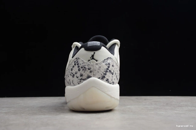 Snake Bone 11 Jordan Low SE Air CD6846-002 Light 1205